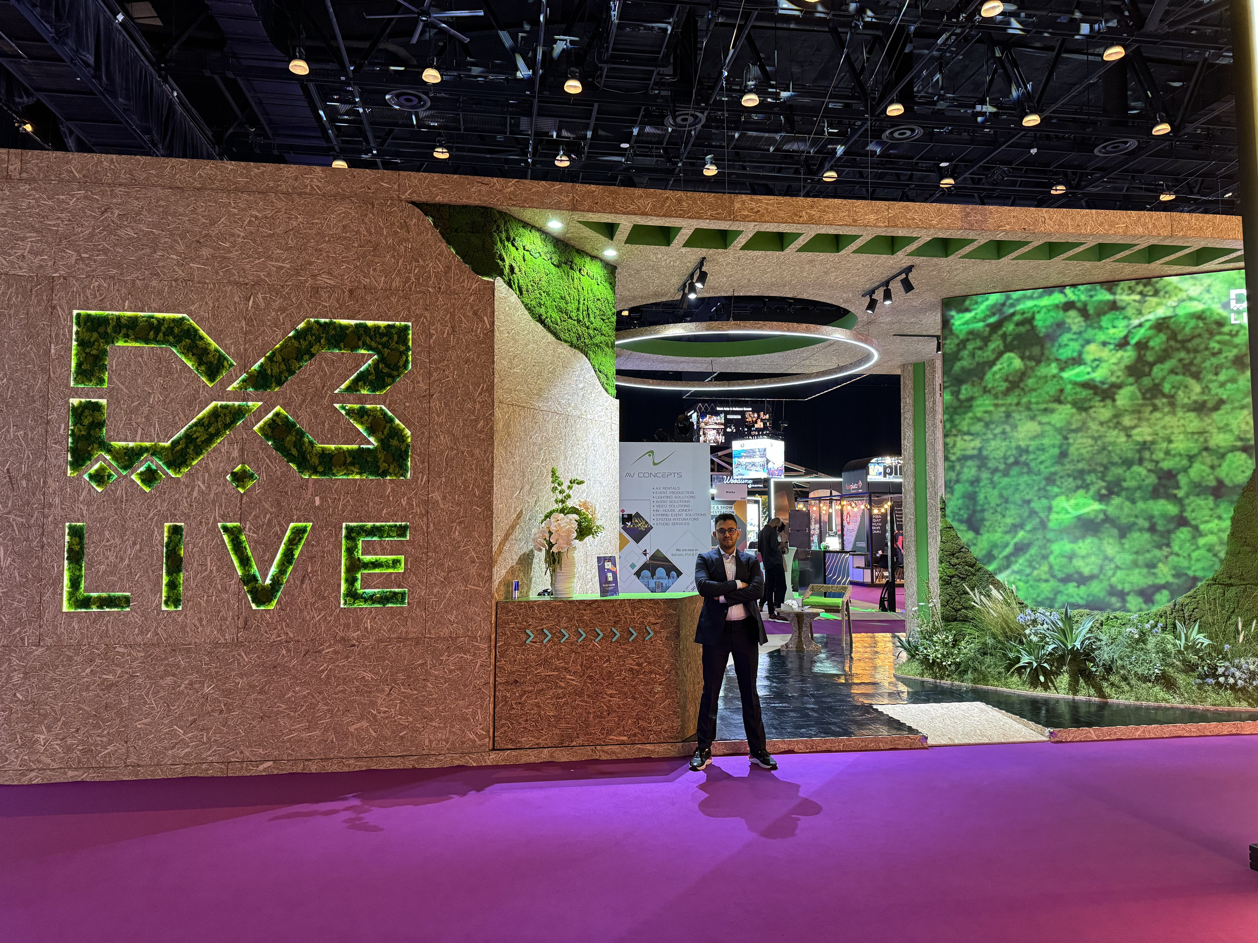 DXB LIVE STAND