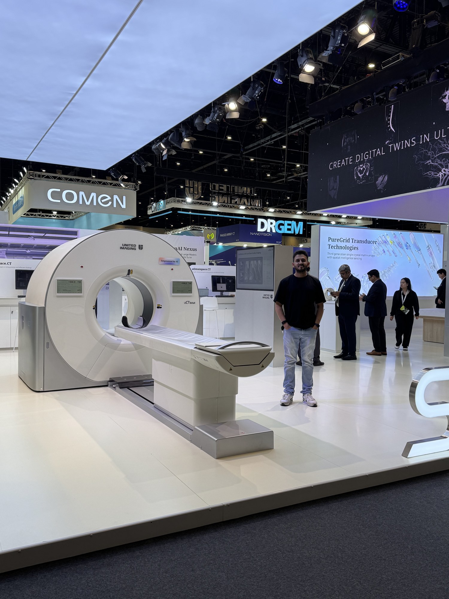 FIG. 01 - FLAGSHIP PRODUCT DISPLAY